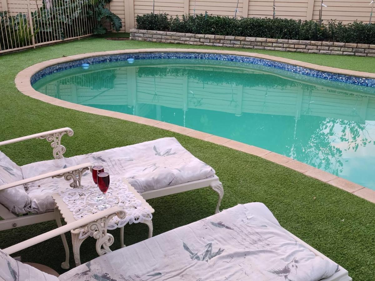 Villa Rose Cottages Bloemfontein Buitenkant foto