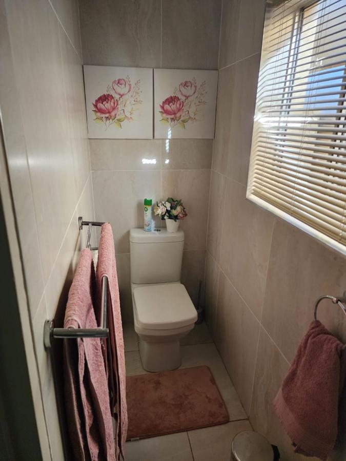 Villa Rose Cottages Bloemfontein Buitenkant foto