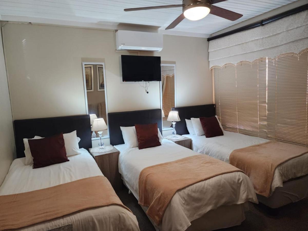 Villa Rose Cottages Bloemfontein Buitenkant foto