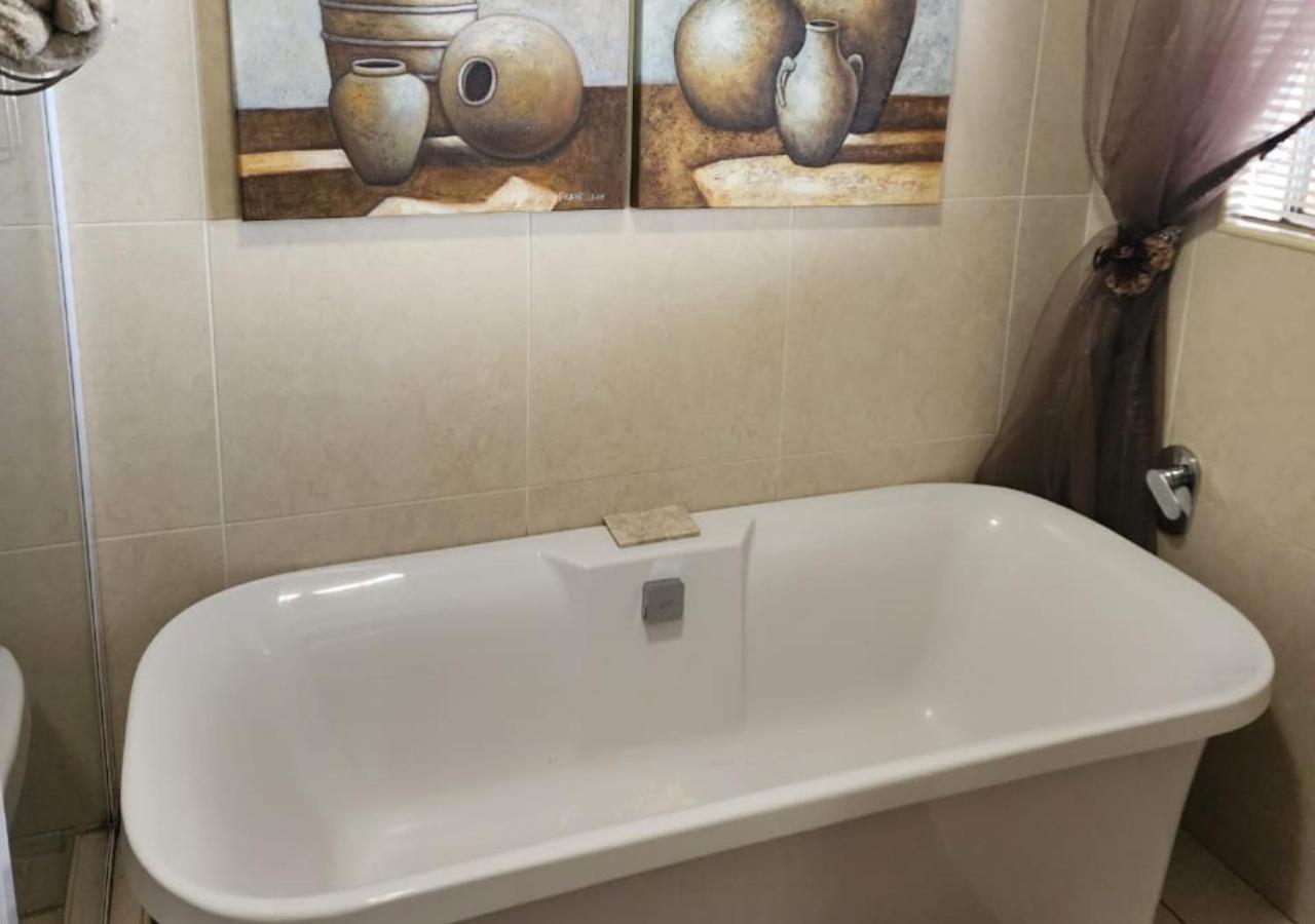 Villa Rose Cottages Bloemfontein Kamer foto