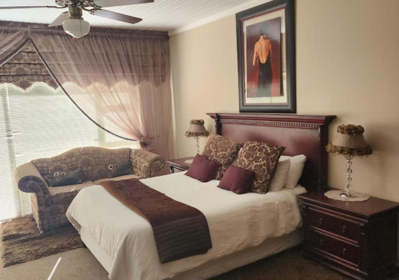 Villa Rose Cottages Bloemfontein Kamer foto