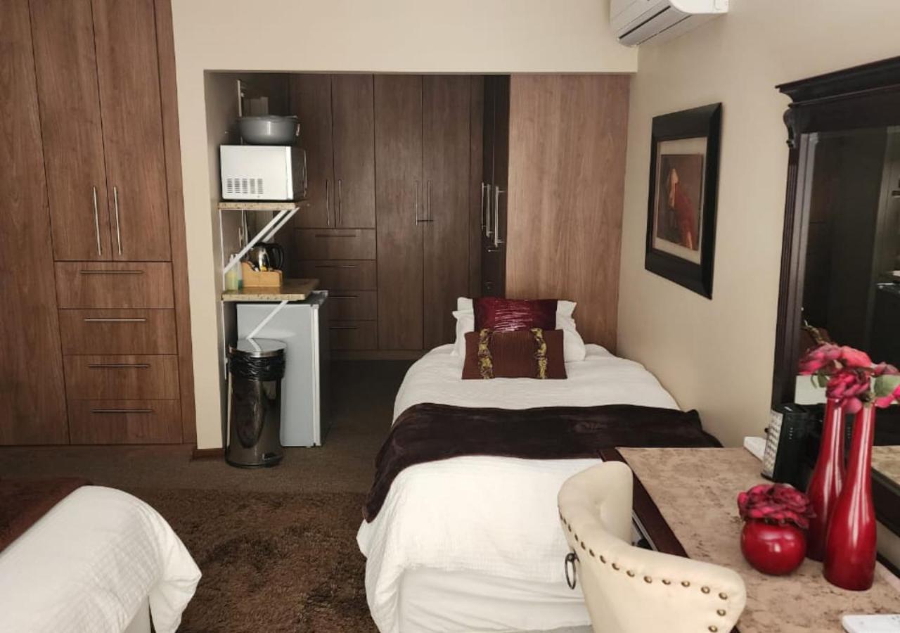 Villa Rose Cottages Bloemfontein Kamer foto