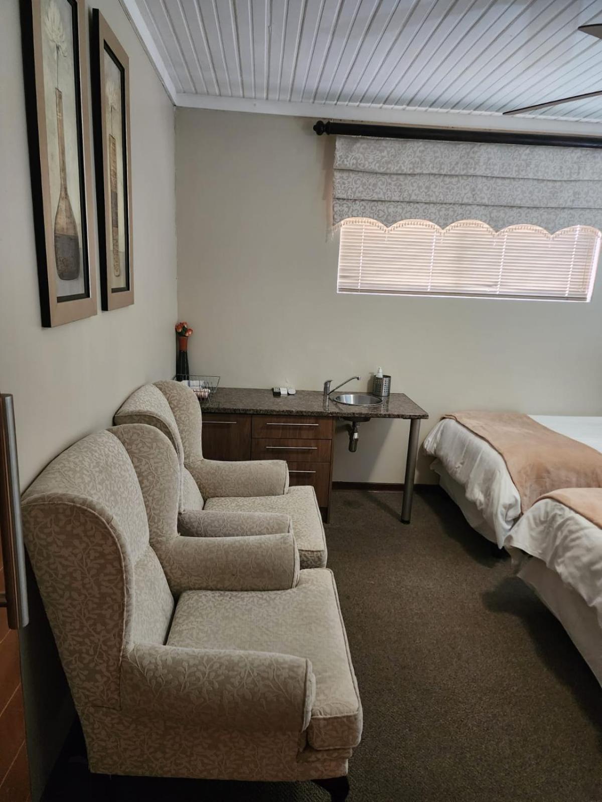 Villa Rose Cottages Bloemfontein Kamer foto