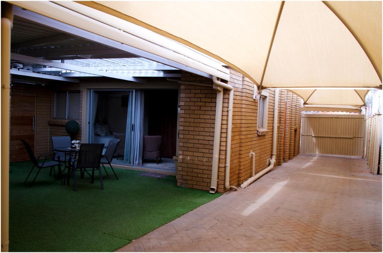 Villa Rose Cottages Bloemfontein Buitenkant foto